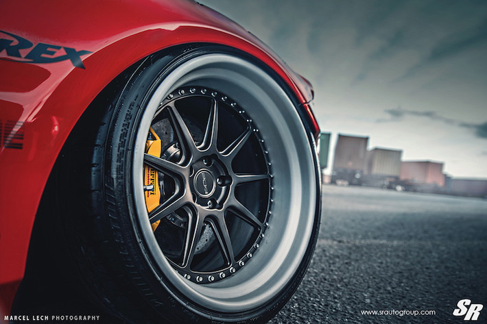 Ngoài bộ widebody, vẻ "nguy hiểm" của 458 còn được tôn lên nhờ hệ thống treo khí Airrex với khả năng hạ thân xe xuống sát đất, cùng với bộ mâm PUR LG08 đẳng cấp.