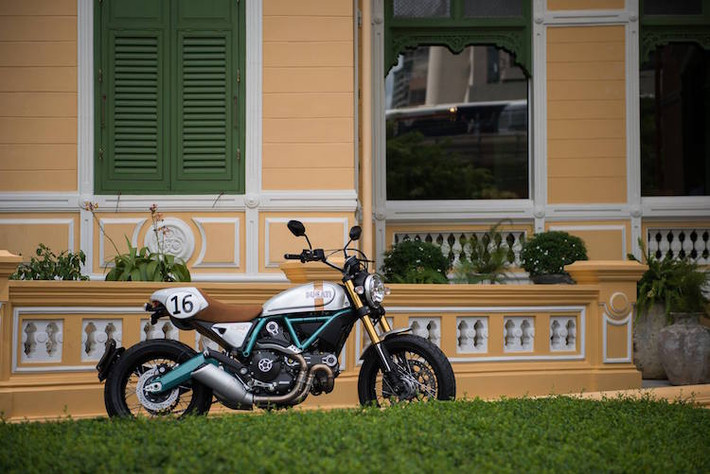 Chiếc xe mang tông màu y hệt như mẫu xe đua GT 750 nổi tiếng năm nào.