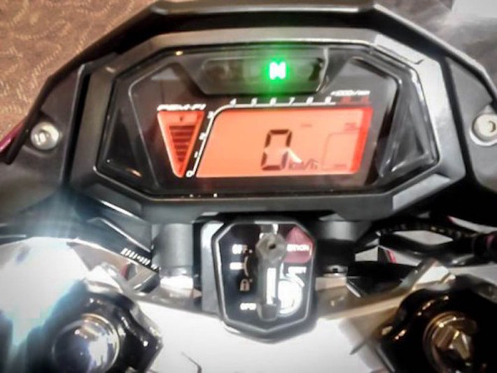 "Trái tim" của Sonic 150R là khối động cơ 150cc 1 xi-lanh DOHC FI hoàn toàn mới, với công suất tối đa 15,7 mã lực và mô-men xoắn cực đại 13,5 Nm. Theo Honda, động cơ này chỉ tiêu thụ trung bình 45,35 km/l.