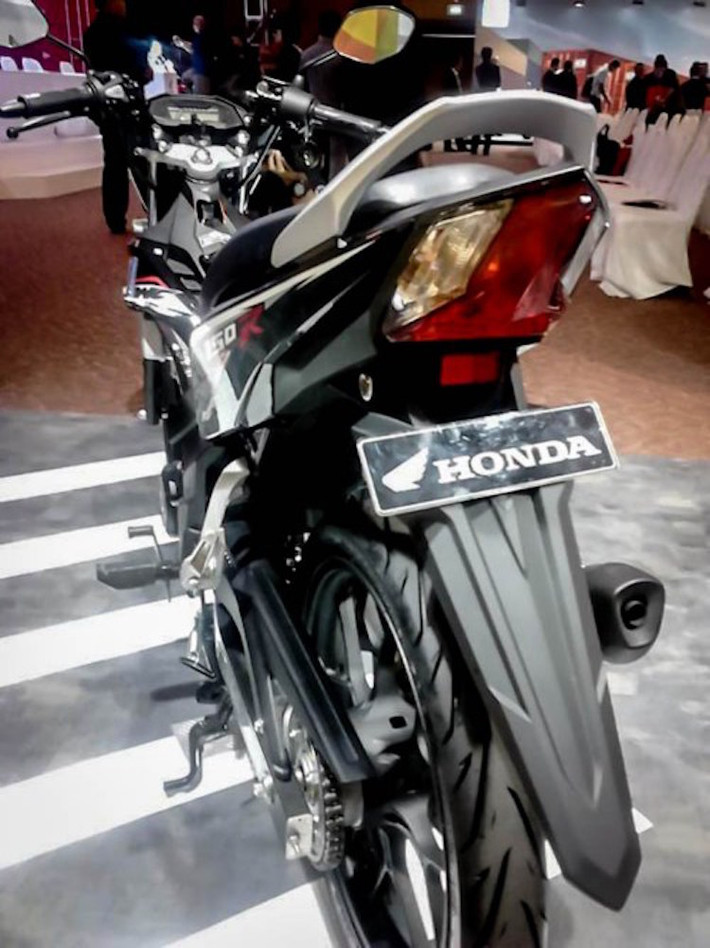 Tại Indonesia, Honda Sonic 150R sẽ được bán với 4 màu sắc khác nhau.