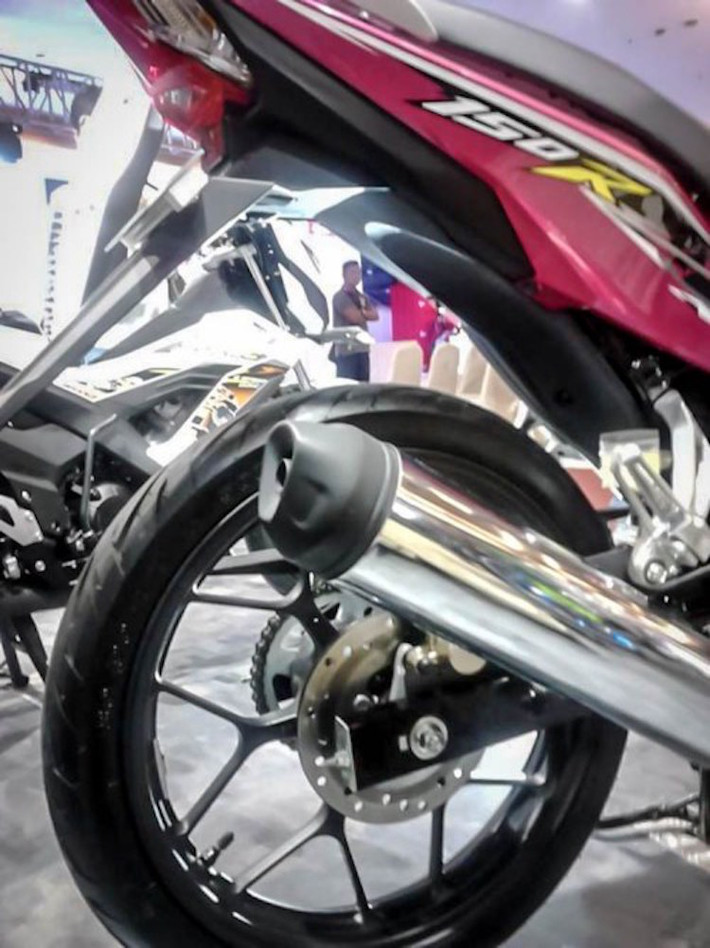 Bảng đồng hồ của xe hoàn toàn chỉ báo bằng điện tử, với các công năng tương tự MSX125. Bên dưới là ổ khoá từ quen thuộc của các xe Honda hiện nay.