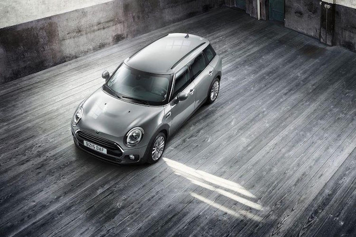 Ở bên dưới nắp ca-pô, MINI Clubman được trang bị 3 phiên bản động cơ khác nhau, trong đó có 2 động cơ xăng và 1 động cơ diesel.