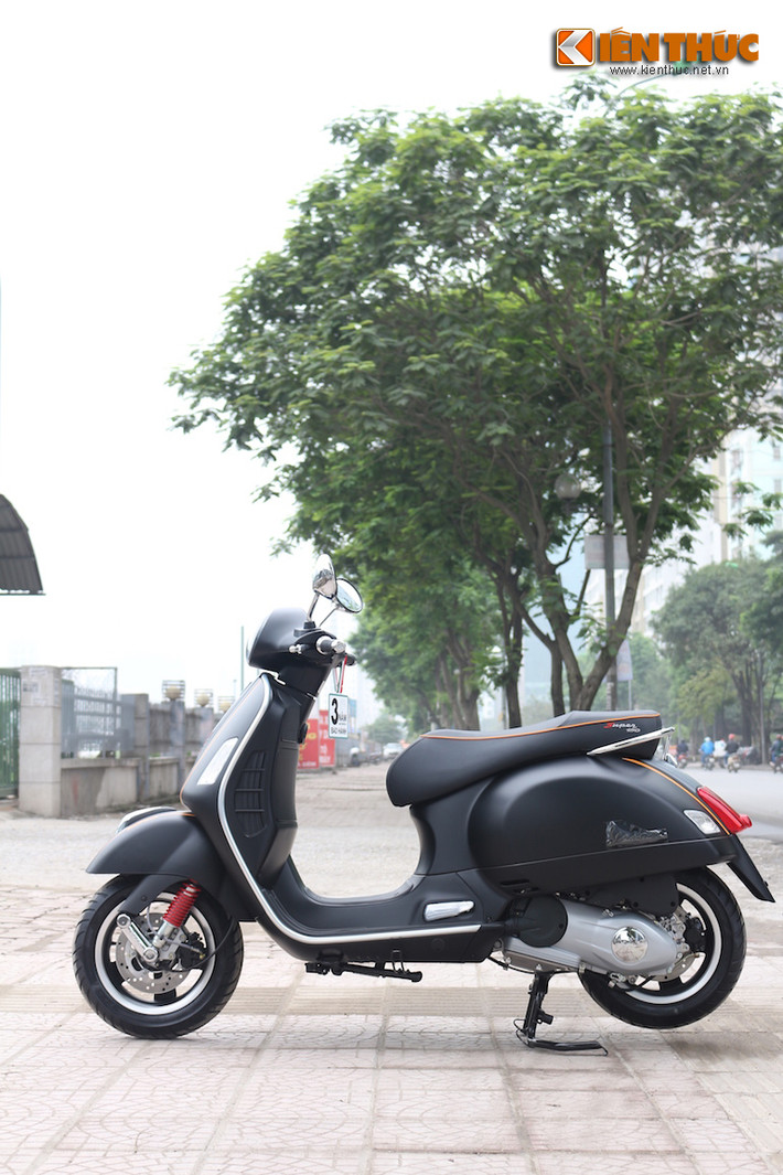 Vespa Super GTS 3V i.e. vẫn mang những đường nét cổ điển nhưng hiện đại, có nguồn gốc từ chiếc Vespa GT trước đây.