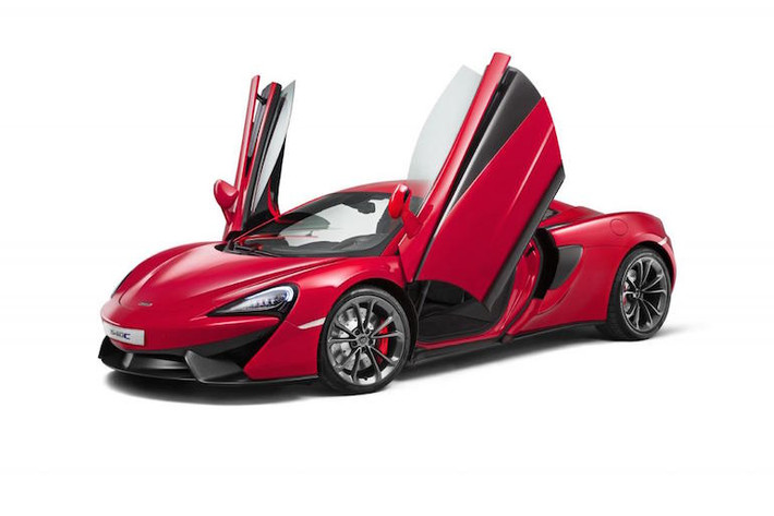 Dù có công suất giảm nhưng xe vẫn có thể tăng tốc từ 0-100 km/h trong 3,5 giây và đạt tốc độ tối đa 320 km/h.