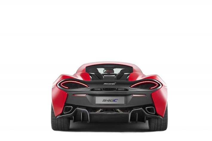 Đuôi xe không có sự khác biệt so với 570S.