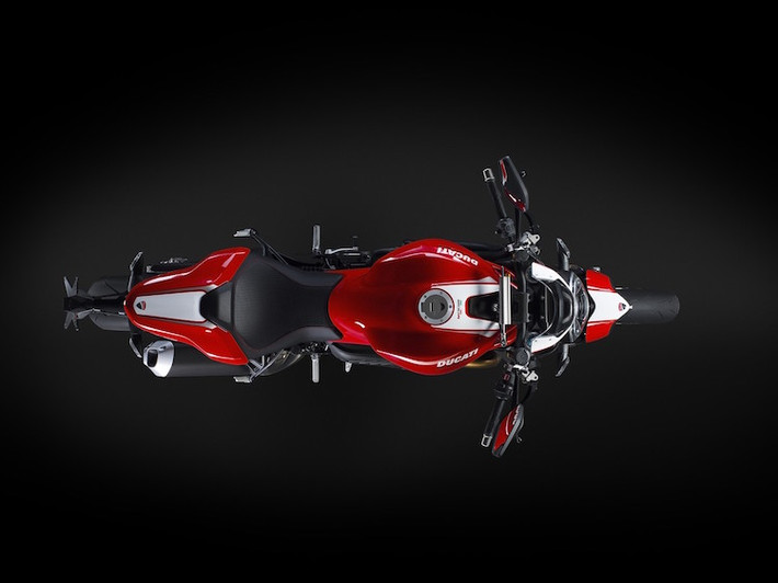 Ducati chưa công bố mức giá Monster 1200R, nhưng nhiều khả năng nó sẽ đắt hơn 1200S khoảng 2-3000 USD.