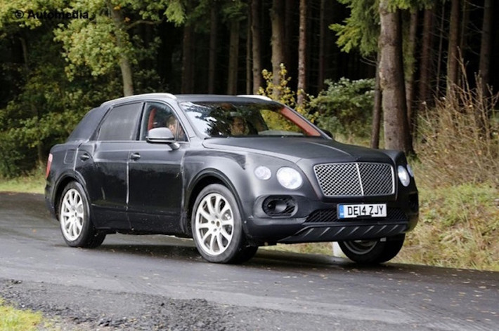 Dựa trên cơ sở chassis của Audi thế hệ thứ 2, Bentley Bentayga sẽ được trang bị động cơ W12 tăng áp kép 6.0l mới với công suất 608 PS/900 Nm, bên cạnh các phiên bản máy xăng, diesel và hybrid nhỏ hơn.