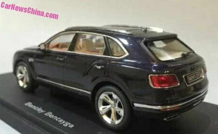 Trong khi đó, đuôi xe với các đèn hậu vuông vức lại gợi nhớ về chiếc Flying Spur.
