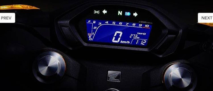 Bảng đồng hồ có thiết kế tương tự như Honda MSX, nhưng có đèn nền màu xanh nổi bật hơn.