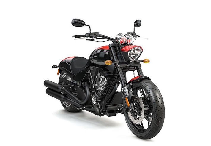 Mẫu cruiser cao cấp nhất của hãng Gunner S có màu sơn đen mới kết hợp cùng các sọc đỏ thể thao, bên cạnh đó bánh trước kết hợp giữa phong cách chopper và bobber.