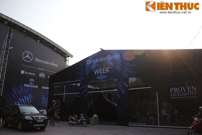 Tuần lễ thời trang Mercedes-Benz Fashion Week 2015 sẽ diễn ra từ ngày 26–30/8/2015 tại Trung tâm Văn hóa Hữu nghị Việt-Xô, mở cửa tự do đón công chúng từ ngày 27/8.