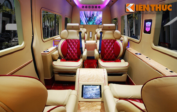 Cabin phía sau ghế lái của xe đã được cải tiến để trở thành một "ngôi nhà di động" thực sự.