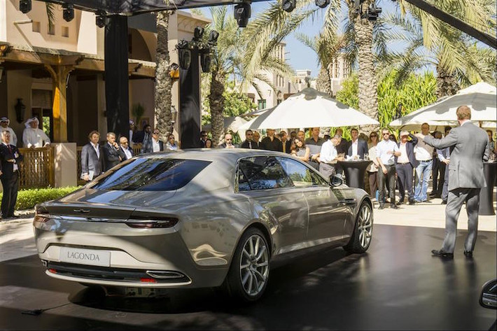 Toàn bộ thân xe của Aston Martin Lagonda được làm từ sợi carbon để giảm trọng lượng. Xe có chiều dài lên tới 5,4 mét.