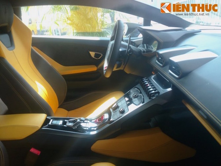 Lamborghini Huracan có thể đạt tốc độ tối đa lên đến 325 km/h.