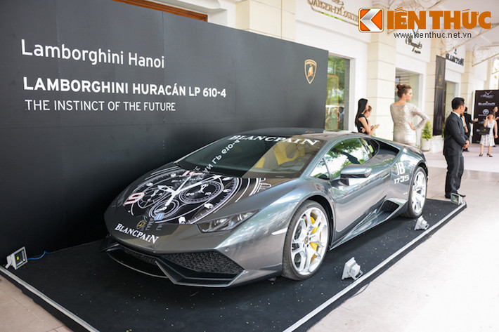 Tại Việt Nam, giá bán của Lamborghini Huracan là 16 tỷ đồng.