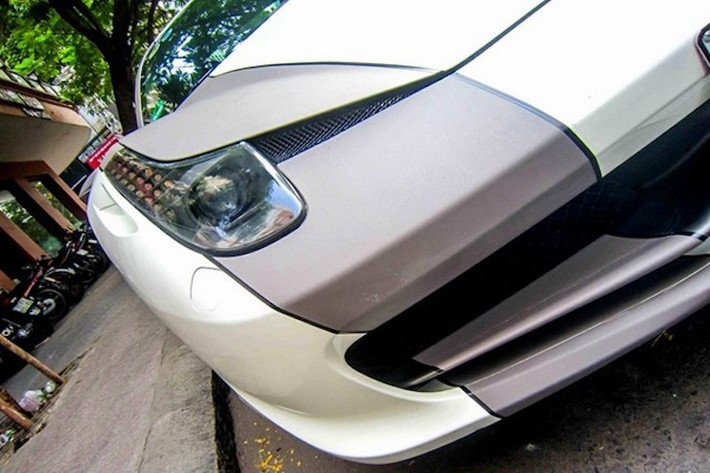 Với động cơ V8 và hộp số ly hợp kép 7 cấp, 458 Italia có khả năg tăng tốc từ 0-100 km/h trong 3,3 giây và đạt tốc độ tối đa 325 km/h. Giá của xe tại Việt Nam là khoảng 15 tỷ đồng.