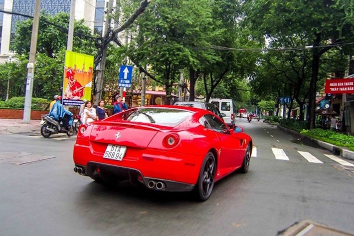 Vào tháng 5/2011, chiếc xe đã gặp một tai nạn nhỏ, sau đó đã được phục chế lại và bán cho vi "đại gia" Sài Gòn. Với động cơ V12 6.0l 611 mã lực, 599 GTB là một siêu xe dũng mãnh khi đạt 0-100 km/h chỉ sau 3,5 giây.