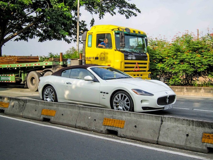 Dù là xe sang nhưng Gran Cabrio vẫn có khả năng tăng tốc từ 0-100 km/h trong 5,2 giây cùng tốc độ tối đa lên tới 285 km/h.