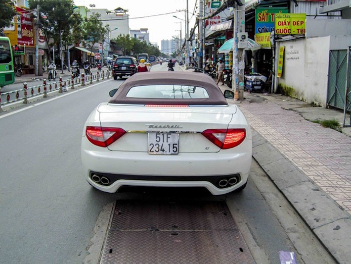 Xe vẫn được trang bị động cơ 4.7l V8 nạp khí tự nhiên tương tự Gran Turismo với công suất 450 mã lực và mô-men xoắn 510 nm. Không giống như bản coupe, Gran Cabrio chỉ có lựa chọn hộp số sàn.