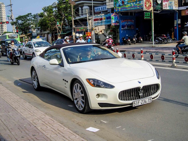 Là phiên bản mui trần của mẫu coupe hạng sang Maserati Gran Turismo, Maserati Gran Cabrio có "sứ mệnh" cạnh tranh với các đối thủ như Bentley GTC.