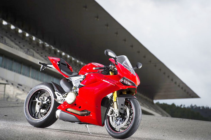 Còn1299 S Panigale là siêu môtô nằm ở phân khúc cao cấp nhất hiện tại của Ducati. Nó là mẫu xe được nâng cấp từ chiếc 1199 Panigale, với nhiều sức mạnh hơn.