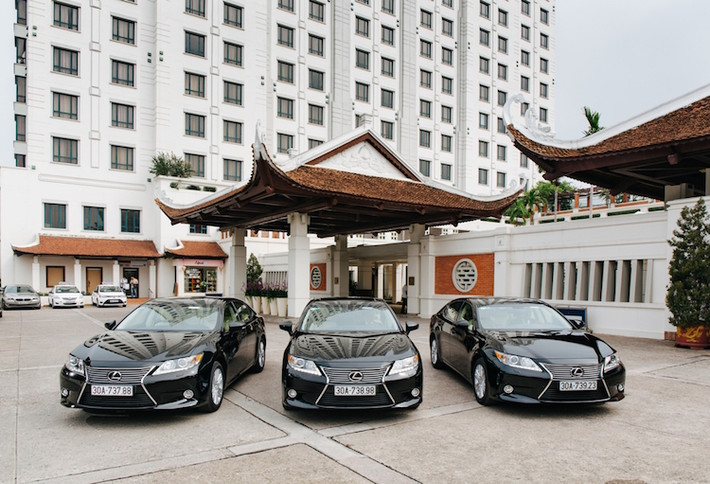 Model Lexus được khách sạn Sheraton Hà Nội lựa chọn để đưa đón khách VIP là dòng sedan sang trọng ES 350.
