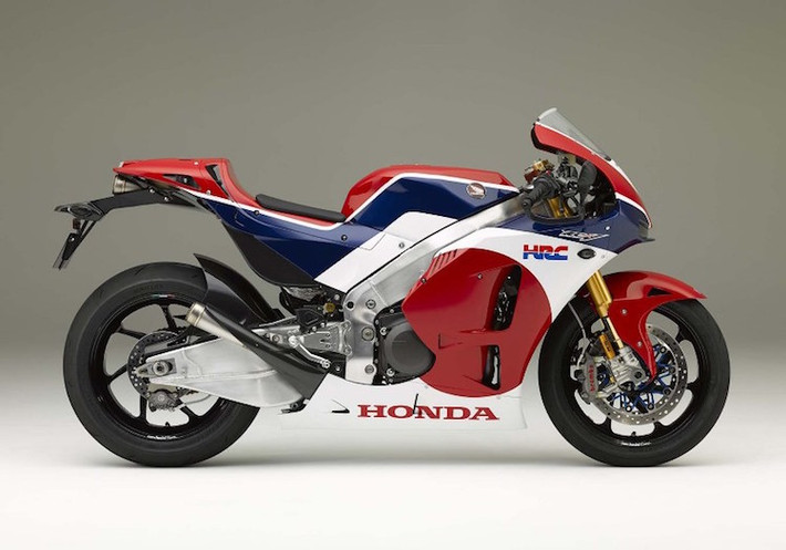 Với những công nghệ đỉnh cao và "nguồn gốc" từ MotoGP, Honda đặt giá cho RC213V-S là 184.000 USD (tương đương 4,009 tỷ đồng). Hãng sẽ chỉ sản xuất đúng 350 chiếc trên toàn Thế giới.
