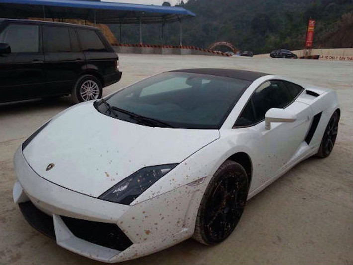 Đã có 2 chiếc Gallardo LP560-4 bị bắt gặp trên đường phố Việt, cả hai đều không mang biển số. Đây là một trong những chiếc siêu xe có "hành tung" bí ẩn nhất tại Việt Nam.