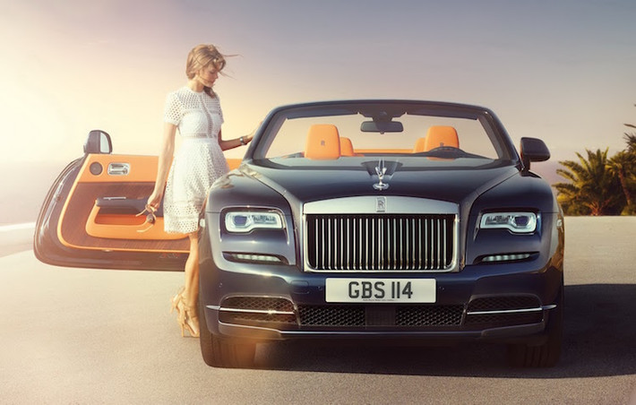 So với Wraith, phần mềm quản lý độ nhạy ga của Dawn đã được cải tiến để khiến chân ga của xe nhạy hơn 30% ở vòng tua máy trung bình.