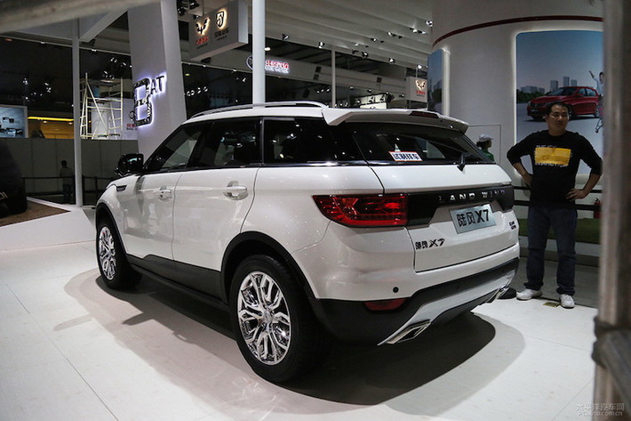 Về cơ bản, Landwind đã copy tới 99% thiết kế của Range Rover Evoque.