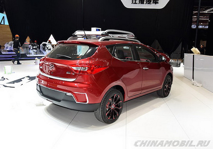 Và cả thân xe cũng gần như y hệt chiếc crossover của Hyundai.