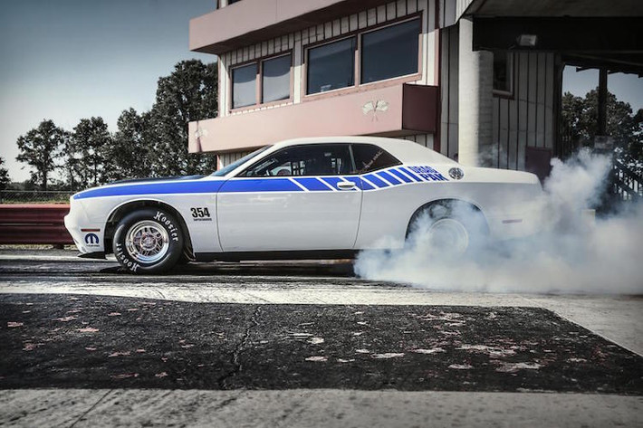 Theo đại diện của Mopar, ở các lần chạy thử, Challenger Drag Pak thường xuyên hoàn thành đường đua drag dài 1/4 dặm (400 m) chỉ trong khoảng 8 giây.