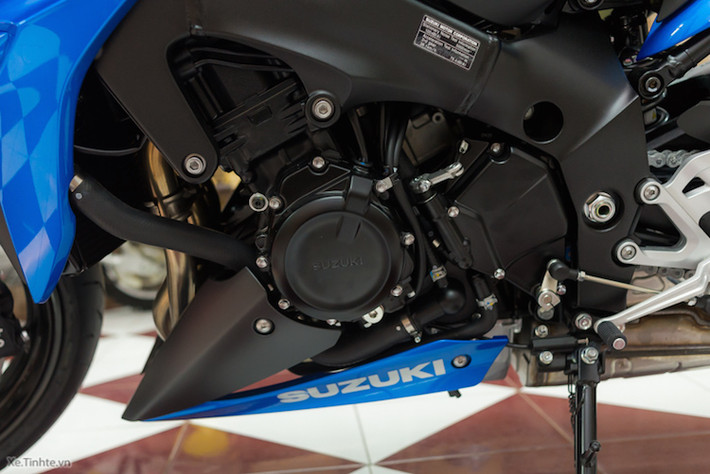 GSX-S1000 sử dụng động cơ 4 xi-lanh DOHC 999 cc, với công suất tối đa 144 mã lực và mô-men xoắn cực đại 106 Nm.