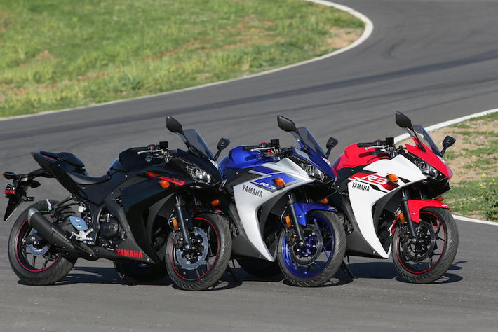Yamaha R3 được bán với 3 màu khác nhau và có giá tại Anh là 4799 Bảng (tương đương khoảng 153 triệu).