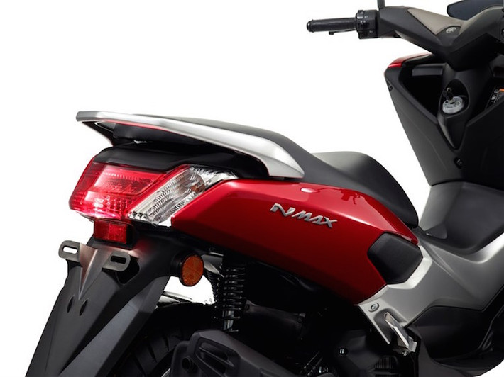 Với trọng lượng 127 kg, N-Max là một trong những chiếc maxi scooter phân khối nhỏ nhẹ nhất ở châu Âu.