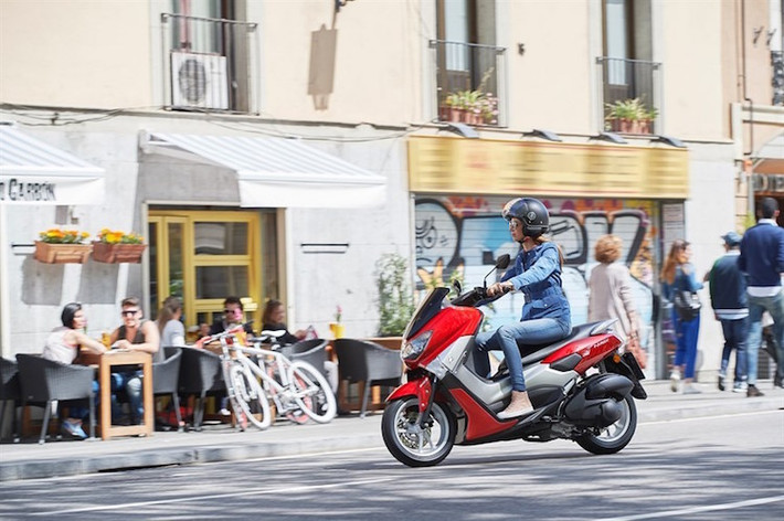 Dù chưa công bố giá của N-Max 125, nhưng Yamaha cho biết chiếc xe sẽ xuất hiện tại các showroom của hãng ở châu Âu từ tháng 6.