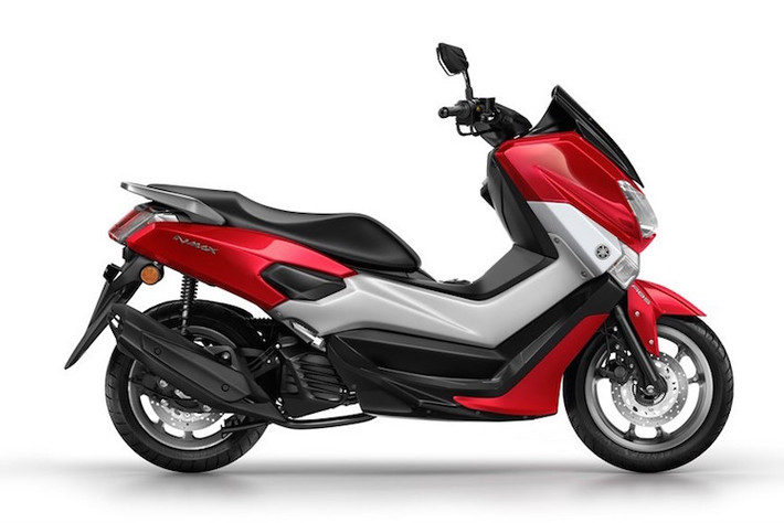 Xe được trang bị bộ mâm 3 cánh kép xoắn khoẻ khoắn với kích thước 13 inch, đem tới khoảng sáng gầm khá cao.