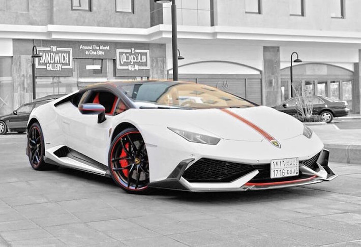 Lamborghini Huracan nguyên bản vốn đã là một siêu xe hấp dẫn, tuy nhiên với gói nâng cấp Stage 3 của DMC, chiếc xe này càng trở nên thể thao và mạnh mẽ hơn nhiều.