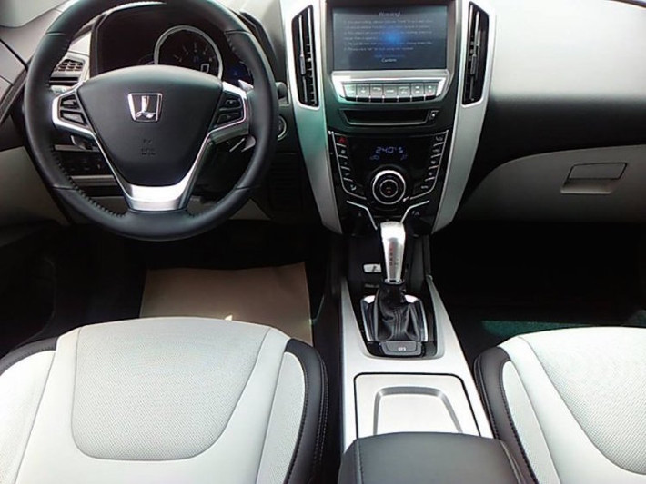 Nội thất của U6 Turbo trông khá sang trọng và có nhiều tiện nghi hiện đại.
