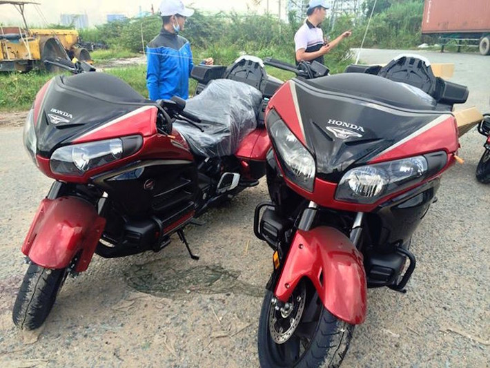 Là đặc trưng của dòng Goldwing, phiên bản này cũng có đầy đủ các trang bị tiện nghi như vốn chỉ có trên ôtô như dàn âm thanh 6 loa có khả năng chơi MP3 với kết nối iPod/Bluetooth, hệ thống định vị vệ tinh, ABS, túi khí, radio và có nhiều ngăn chứa đồ khác nhau...