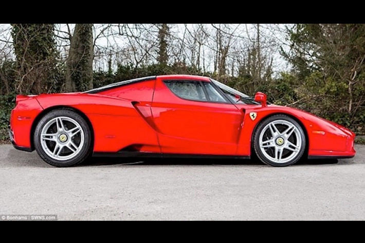 Cuối cùng, chiếc xe quý giá nhất trong bộ sưu tập bị tịch thu của Surin là Enzo Ferrari, được kỳ vọng sẽ đem về cho chính phủ Anh tối thiểu 800.000 Euro (tương đương 19 tỷ đồng).