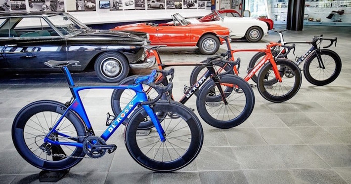 Xe đạp De Rosa SK Pininfarina sẽ được bán với 4 màu khác nhau.