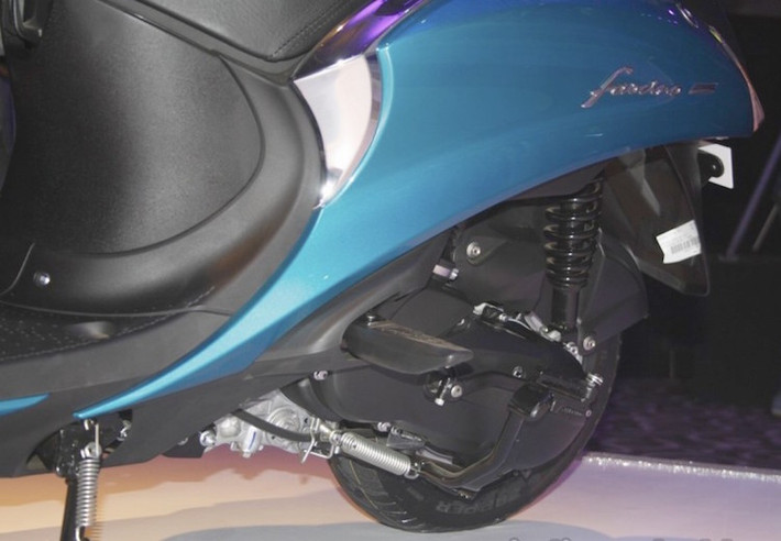 Yamaha Fascino được trang bị động cơ BlueCore 113 cc SOHC (6,8 mã lực/8,1 Nm).