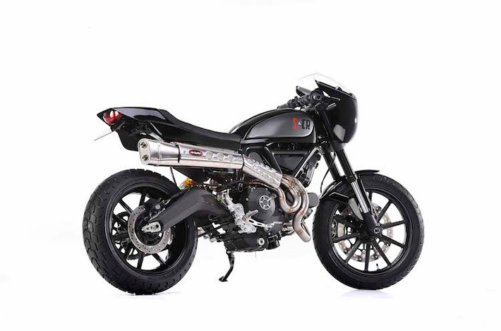 Tuy nhiên, những chi tiết "truyền thống" khác trên một chiếc cafe racer vẫn được tái hiện đầy đủ như quây đèn trước hay đuôi rút gọn.