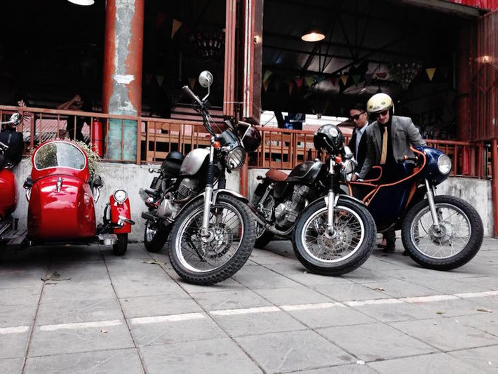 Giống như quy định về trang phục "dress code" khi tham gia một buổi dạ hội sang trọng, các biker tham gia DGR phải mặc những bộ trang phục lịch lãm, tinh tế với áo sơ-mi, áo vest, ghi-lê, quần Âu, thắt cravat...