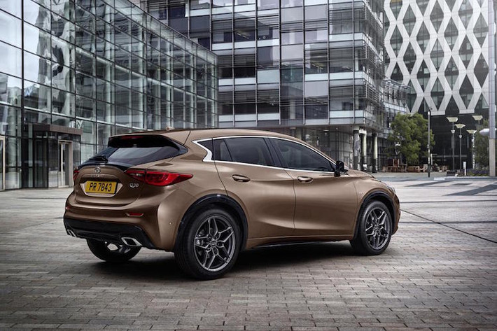 Theo Infiniti, Q30 là một chiếc "compact năng động" (active compact) và hướng về tầng lớp khách hàng trẻ, tương tự Mercedes A-Class. So với A-Class, Q30 có thể tích khoang hành lý lớn hơn một chút, đạt 368 lít thay vì chỉ 340 lít.