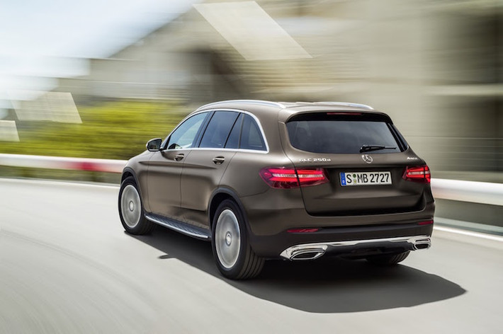 Như những dòng xe khác của Mercedes, GLC cũng được trang bị hàng loạt các hệ thống điện tử hỗ trợ tiên tiến như Hệ thống phanh tự động PRE-SAFE, hệ thống chống va chạm, nhận biết điểm mù...