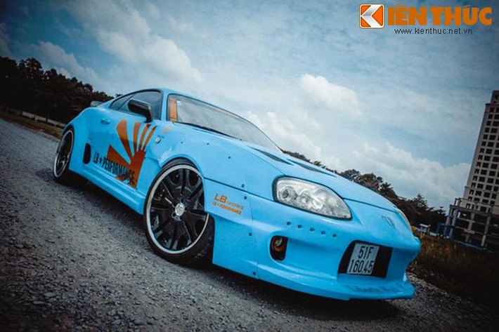 Chiếc Toyota Supra được độ ở Việt Nam thuộc thế hệ thứ 4, đồng thời là thế hệ nổi tiếng nhất và cuối cùng của dòng xe huyền thoại này.