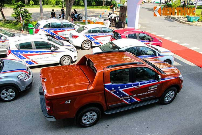 Đội hình xe Chevrolet xuất hiện đầy đủ trong ngày khai mạc.
