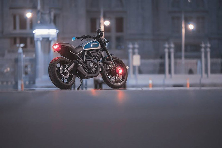 Dù đơn giản nhưng chiếc Scrambler này vẫn thu hút được sự chú ý ở mỗi nơi nó lăn bánh tới.